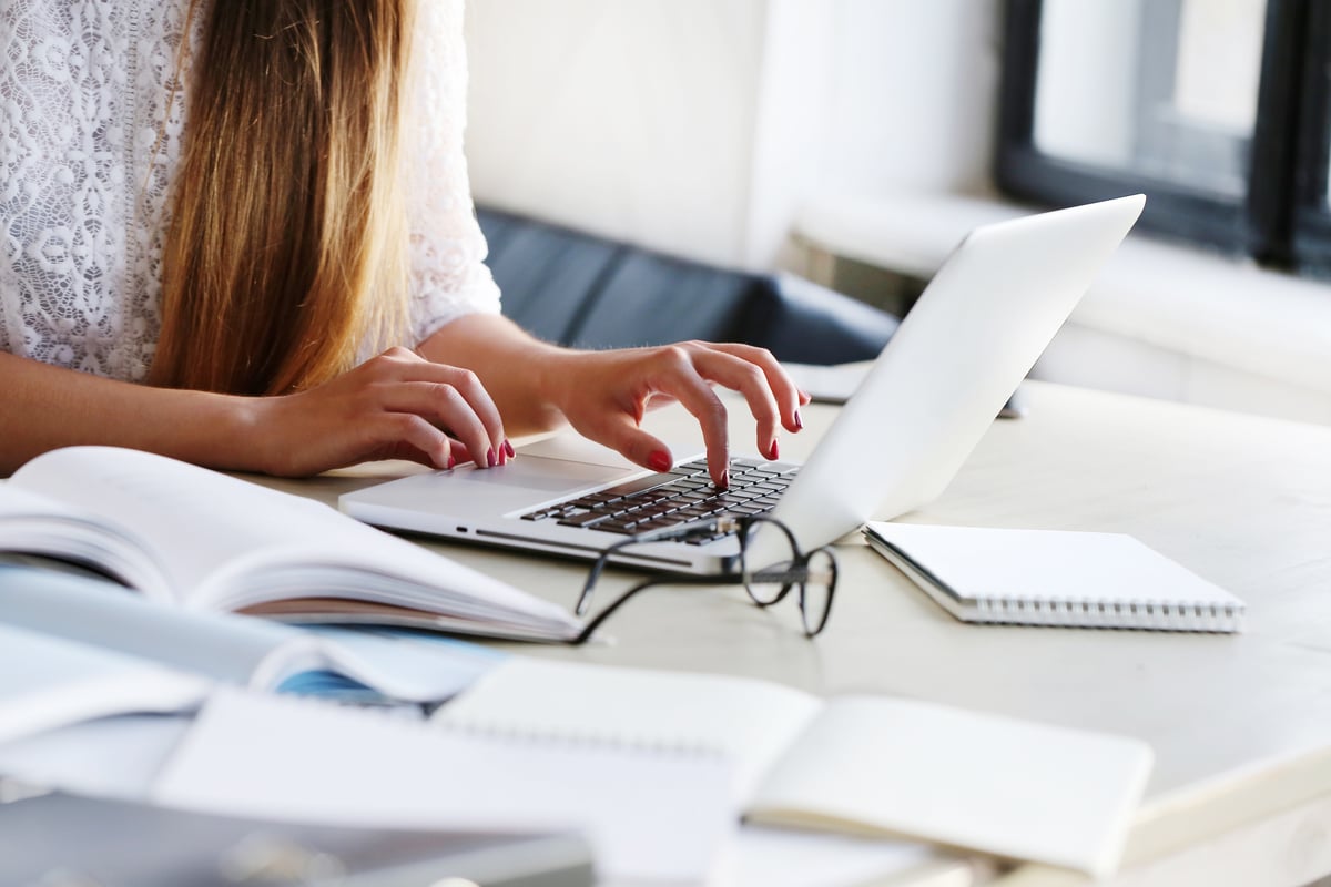 woman-working-office